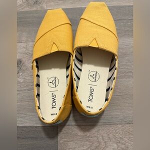 TOMS Women's Vibrant Yellow Moccasins